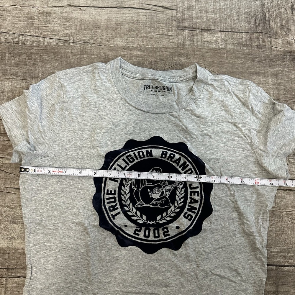 True Religion Collegiate Crest Slim Crew Tee Gray Sz‎ M Velvet Logo Short Sleeve - Picture 3 of 8
